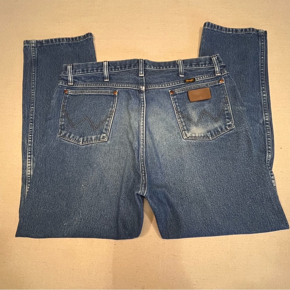 Wrangler Blue Relaxed Fit Jeans with Classic Style - Size 40X32